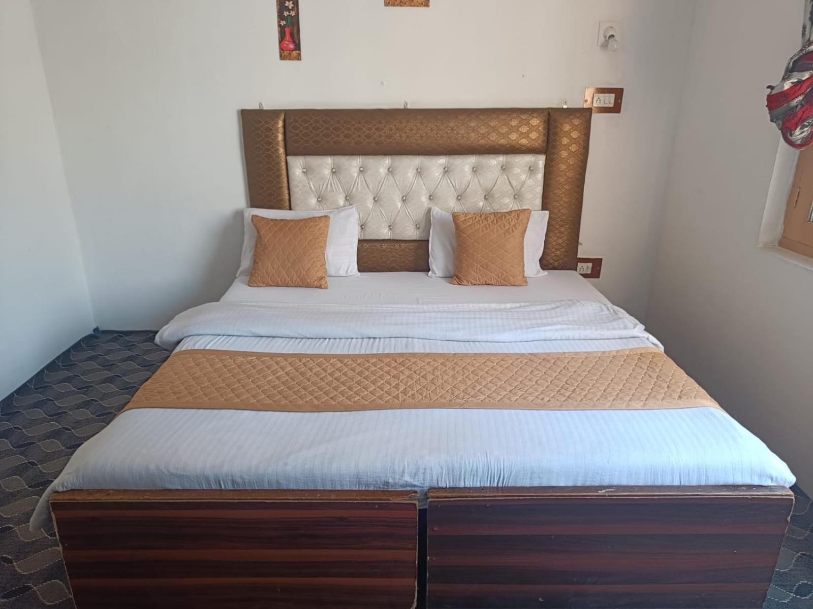 Hotel New Heaven Canal Srīnagar 外观 照片