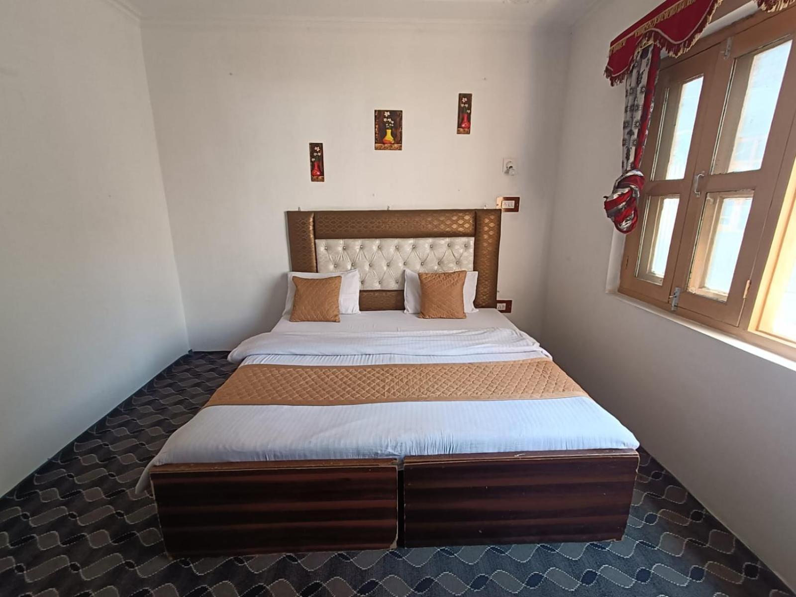 Hotel New Heaven Canal Srīnagar 外观 照片