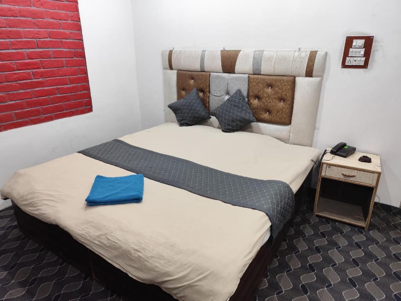 Hotel New Heaven Canal Srīnagar 外观 照片
