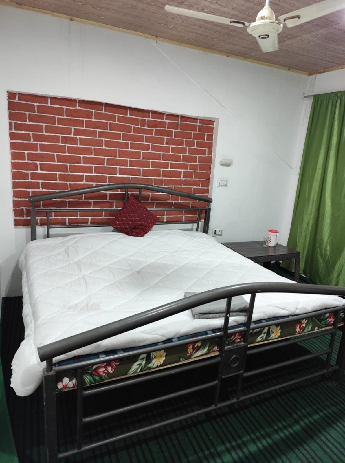Hotel New Heaven Canal Srīnagar 外观 照片